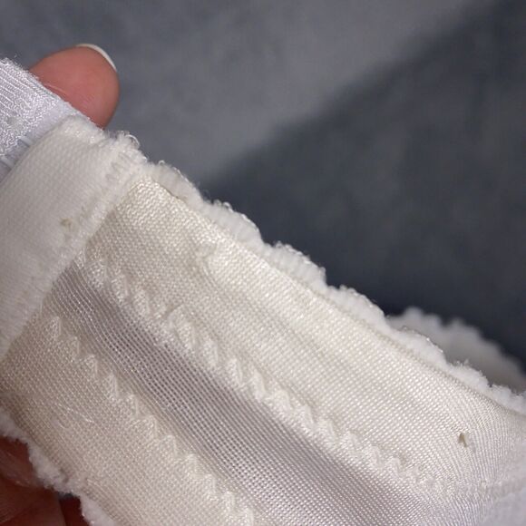 Vintage Vogue Bra Size 36C Shimmer Satin Fiberfill Lined Strapless Bra Canada - Picture 12 of 12